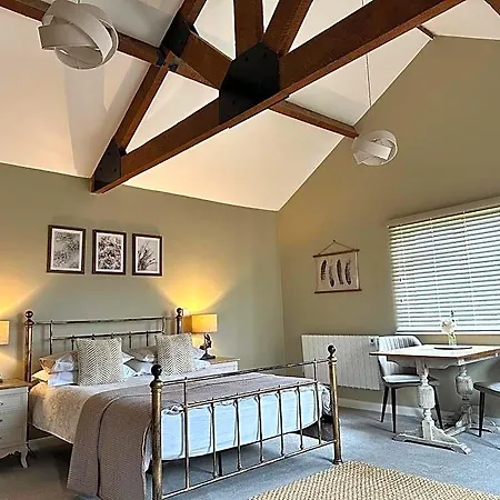White House Farm - Beautiful Self Contained Courtyard 4*