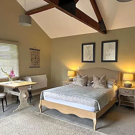 White House Farm - Beautiful Self Contained Courtyard 住宿加早餐酒店